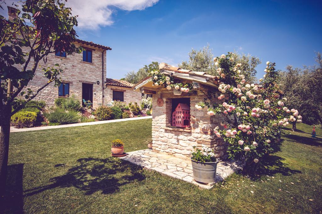 Agriturismo Casal San Sergio Фоссомброне Екстер'єр фото