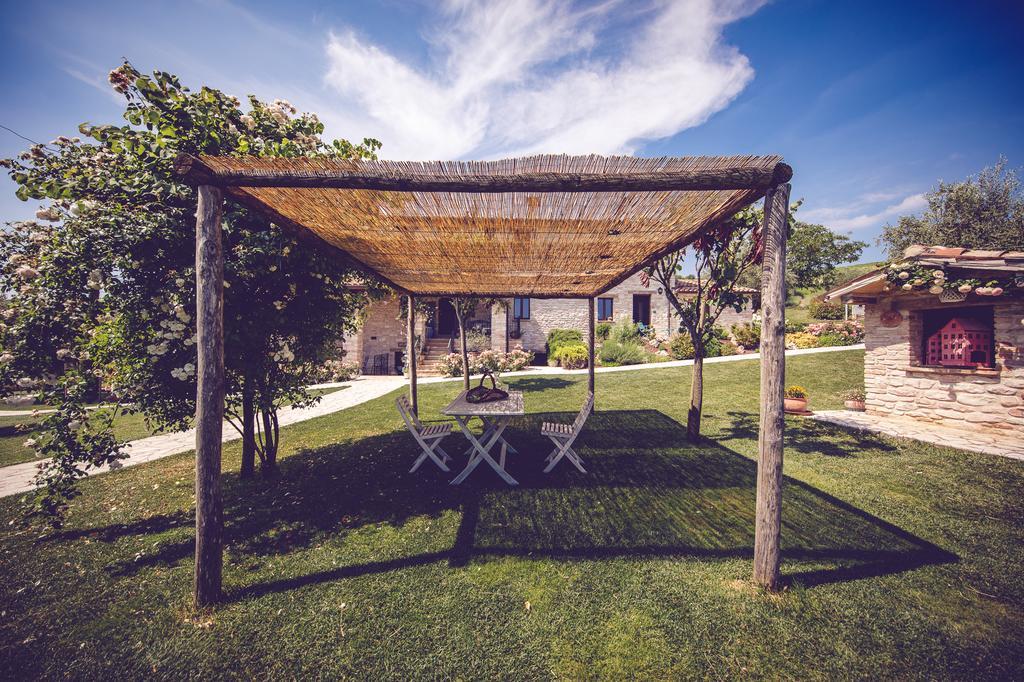 Agriturismo Casal San Sergio Фоссомброне Екстер'єр фото